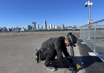 横浜市で建設業務を行う様子