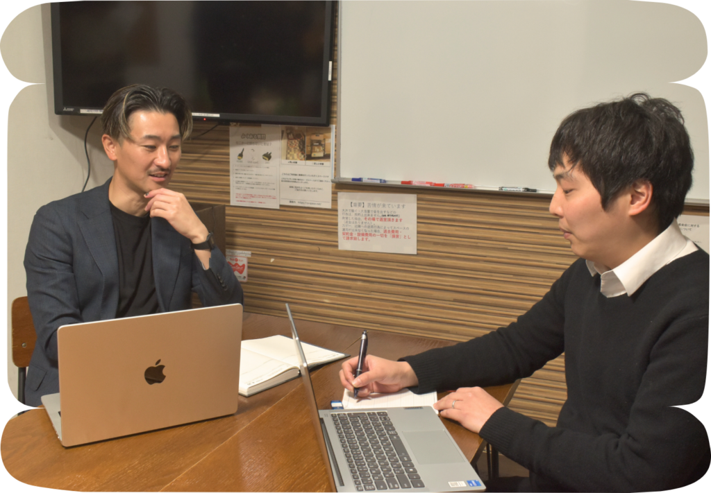 仕事内容や、やりがいについて語る販売営業支援スタッフ達